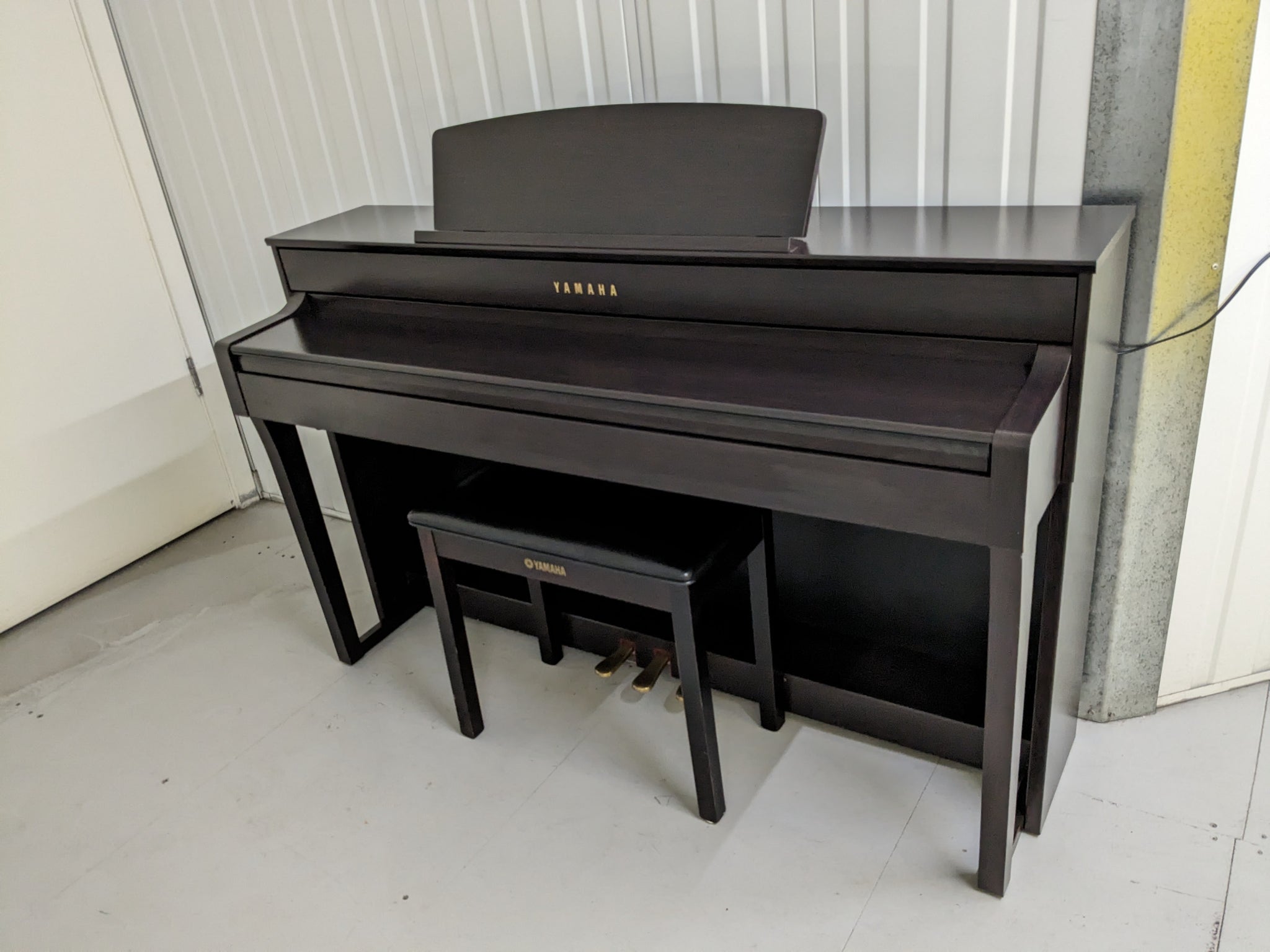 Yamaha Clavinova CLP-645 digital piano and stool in dark rosewood